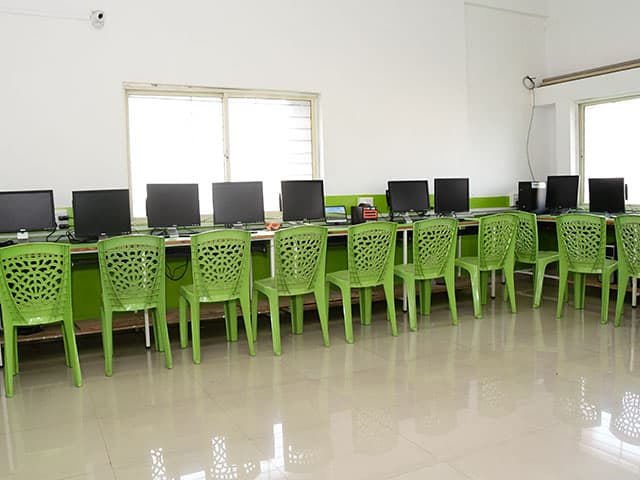 Rudra the Best CBSE School In Nashik Computer-Lab2