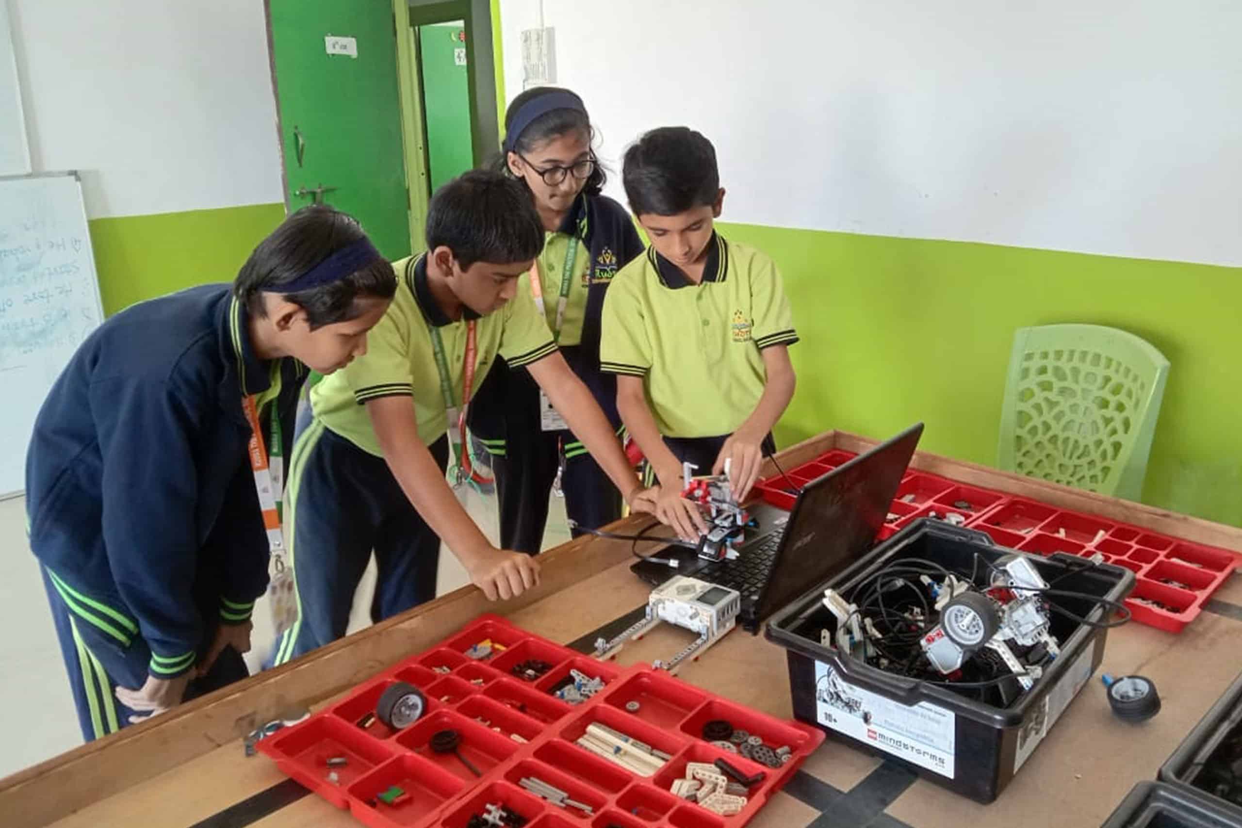 Rudra the Best CBSE School In Nashik Robotics-Lab